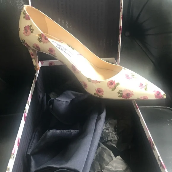 New in Box Prada Vernice Rose pumps. - Picture 5 of 5